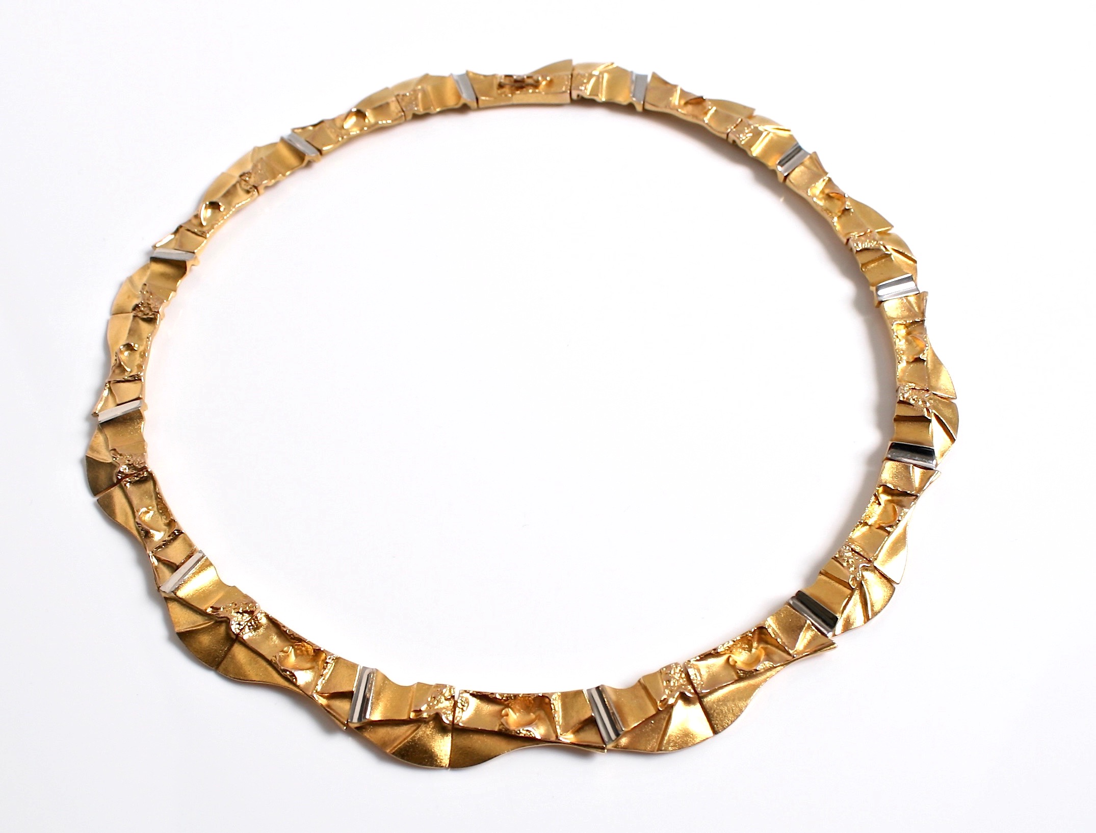 Bjorn-Weckstrom-gold-necklace-poema